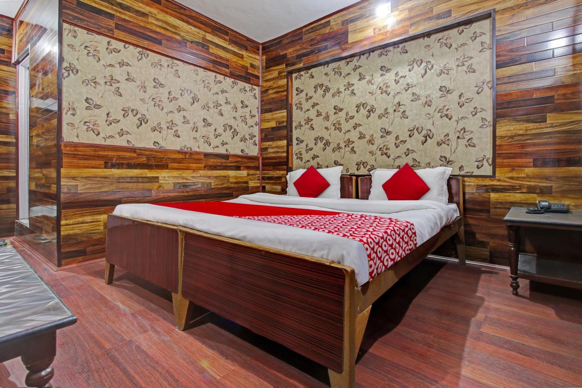 Hotel Ab-I-Hayat Srīnagar Екстериор снимка